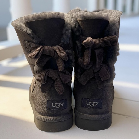 Women’s ⭐️UGG⭐️Grayish/Brown Bailey Bow Boots Size 8 - Picture 16 of 16